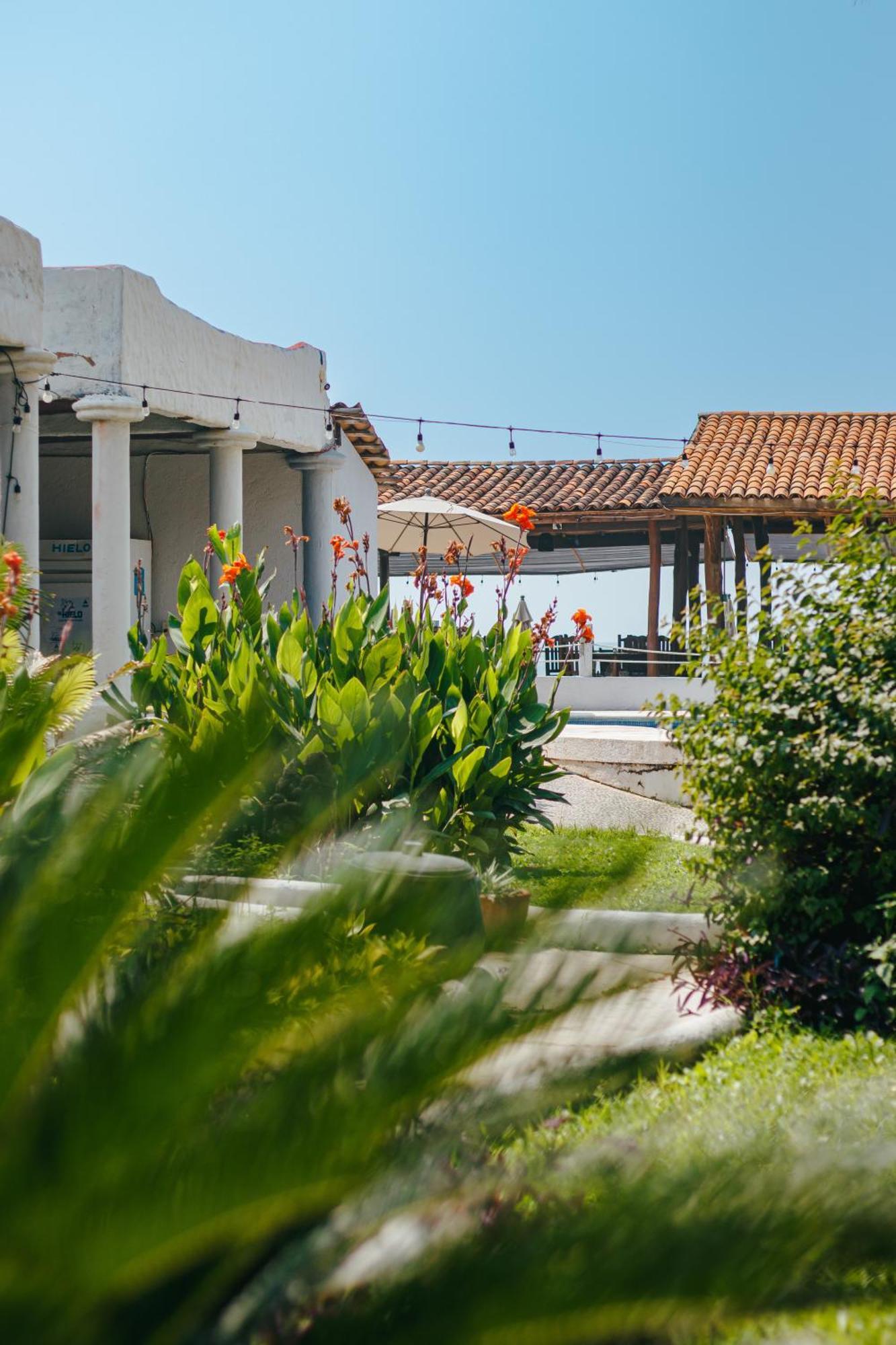 Hotel Tres Santos Troncones Exterior photo